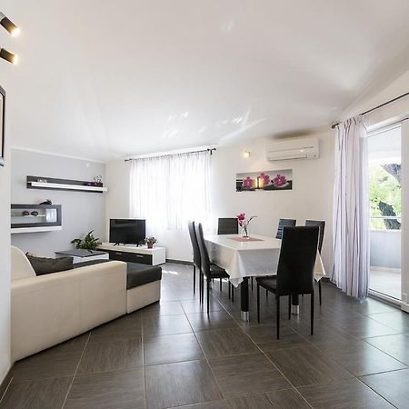 Apartment Carmen Пула Екстериор снимка