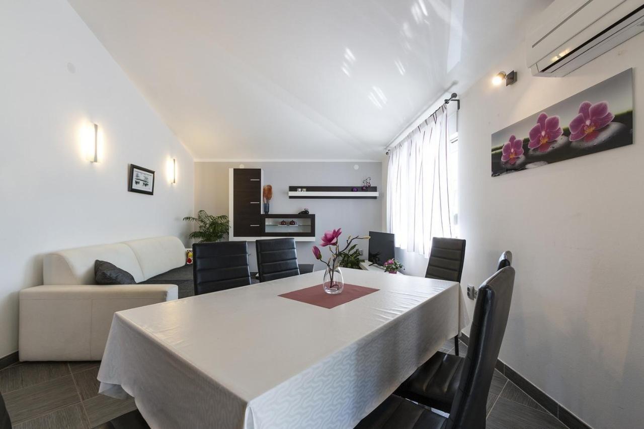 Apartment Carmen Пула Екстериор снимка