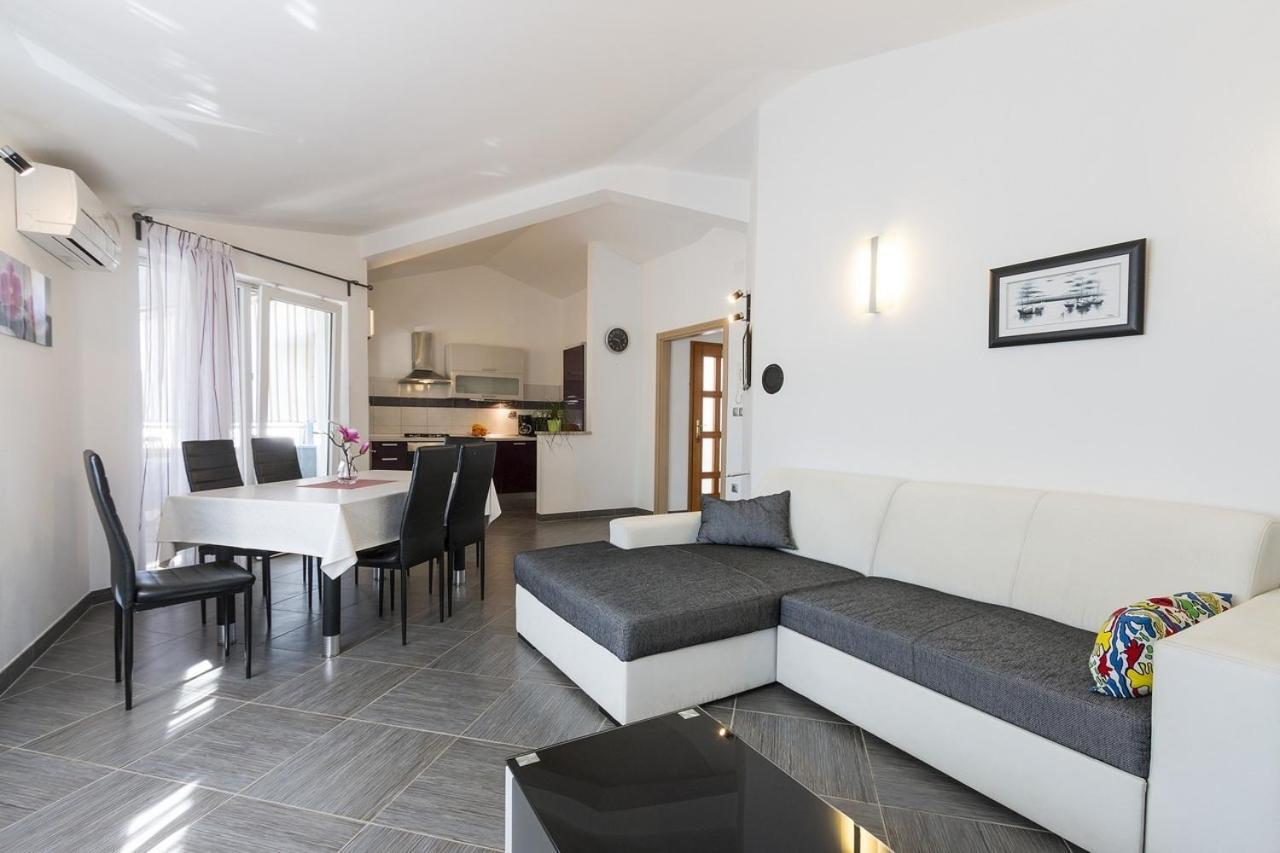 Apartment Carmen Пула Екстериор снимка
