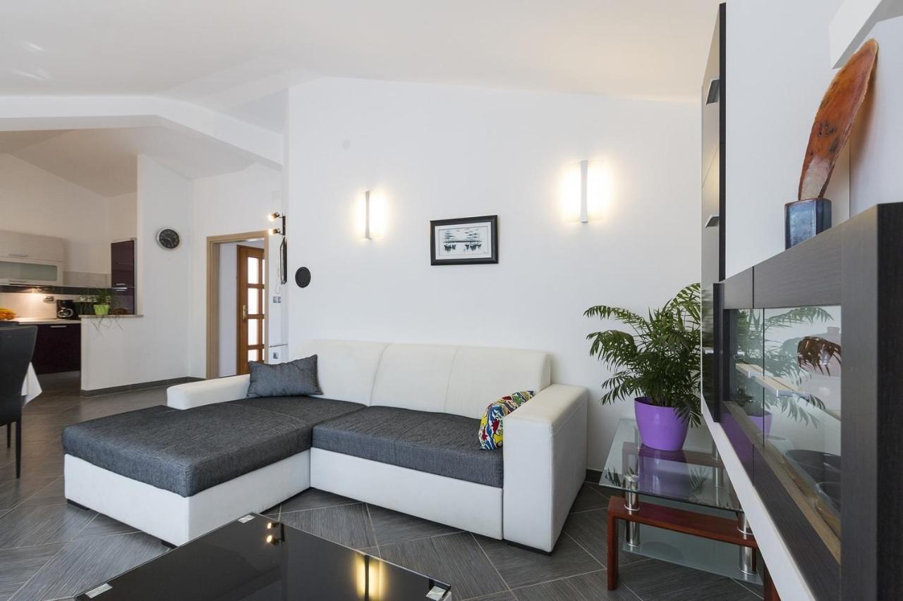Apartment Carmen Пула Екстериор снимка