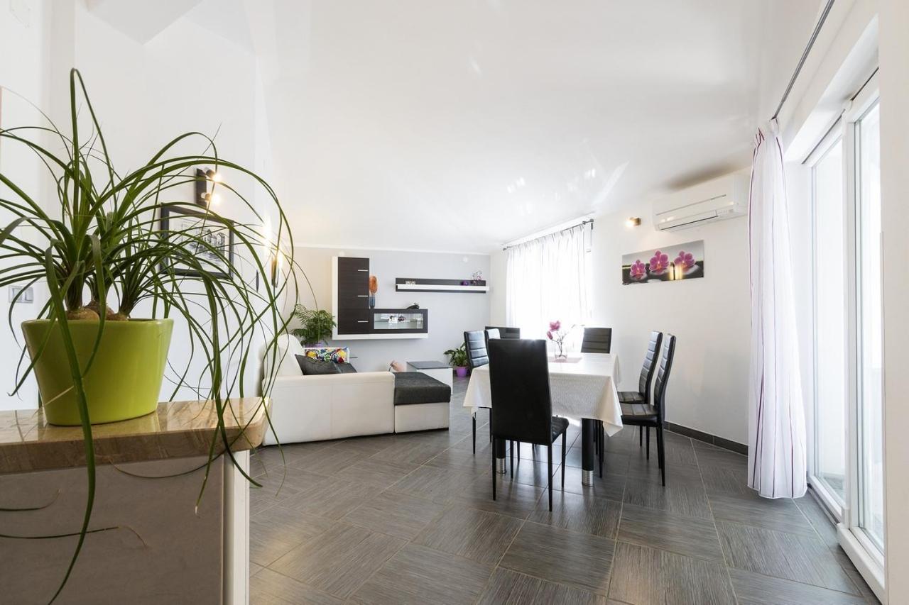 Apartment Carmen Пула Екстериор снимка