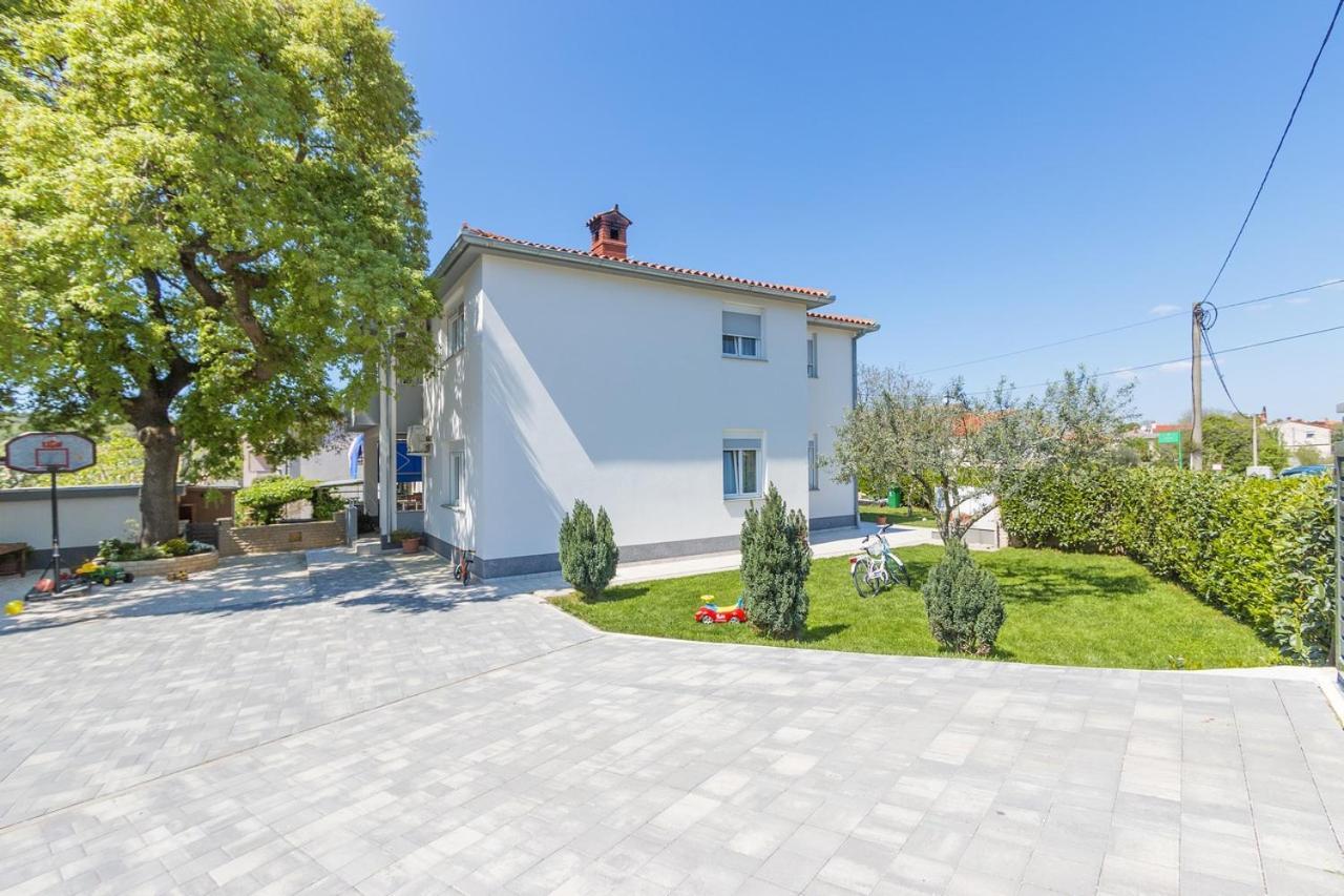 Apartment Carmen Пула Екстериор снимка