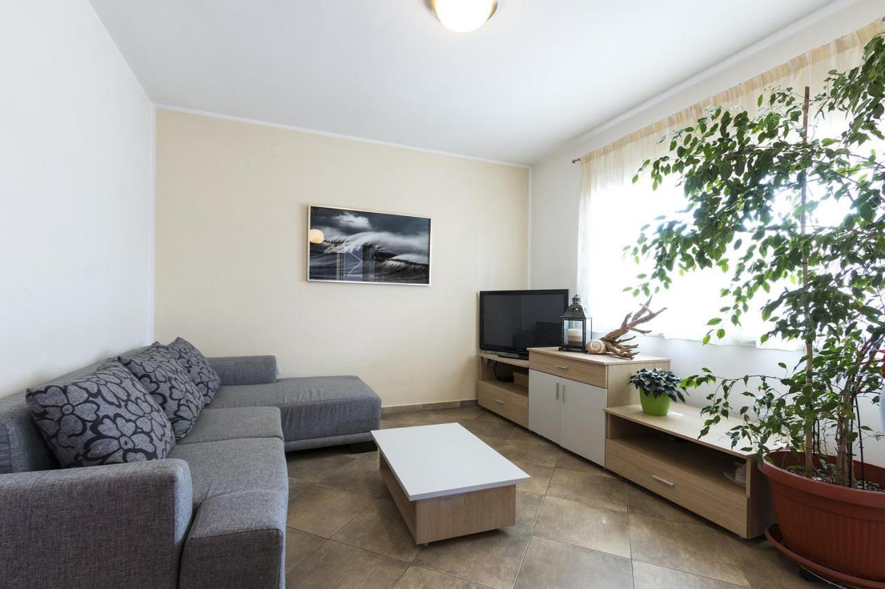 Apartment Carmen Пула Екстериор снимка