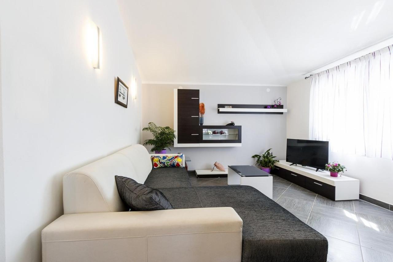 Apartment Carmen Пула Екстериор снимка