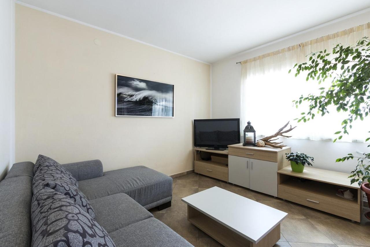 Apartment Carmen Пула Екстериор снимка