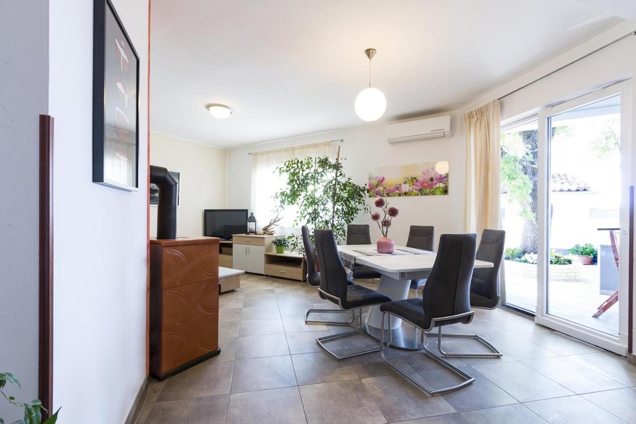 Apartment Carmen Пула Екстериор снимка