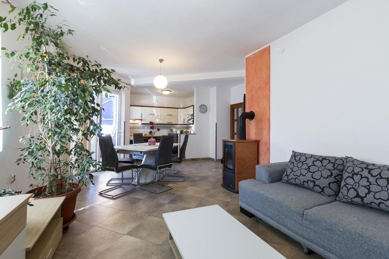 Apartment Carmen Пула Екстериор снимка