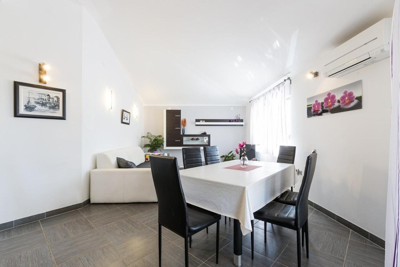 Apartment Carmen Пула Екстериор снимка