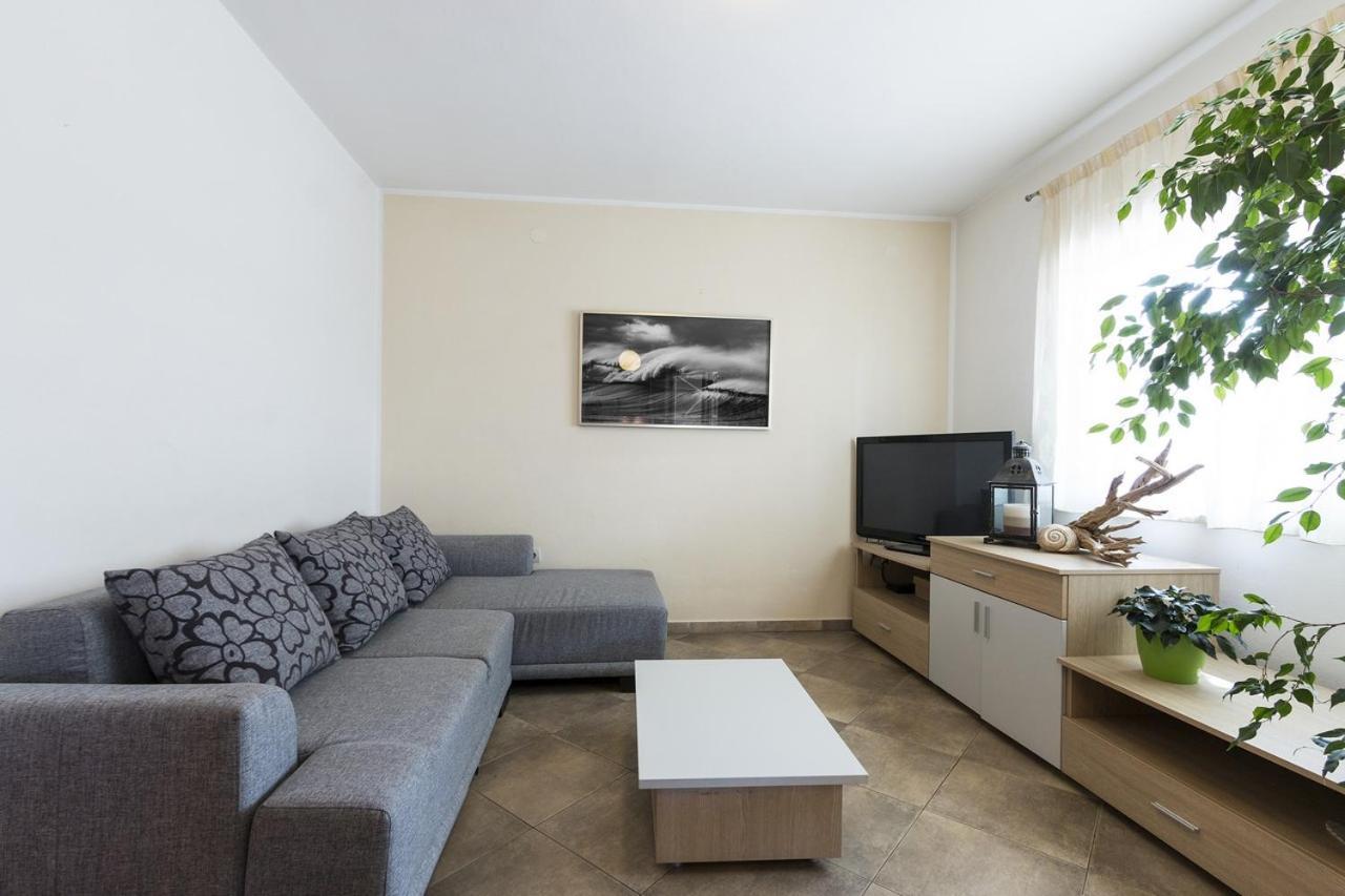 Apartment Carmen Пула Екстериор снимка